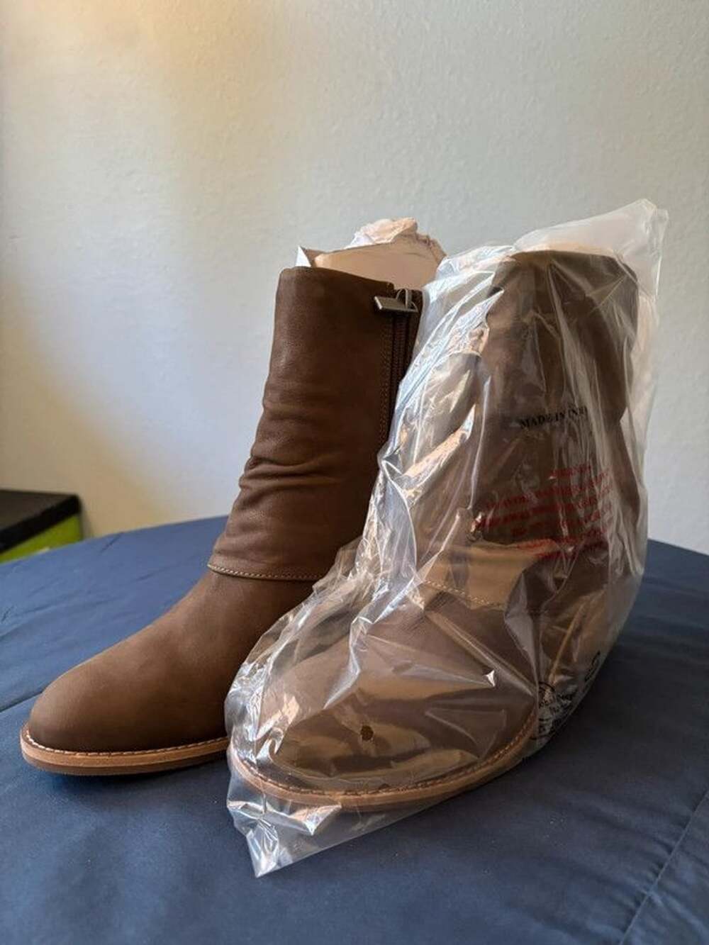 Earth women's ankle booties. New in box!
